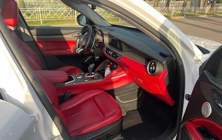 Alfa Romeo Stelvio, 2019 год, 3 450 000 рублей, 10 фотография