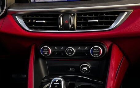 Alfa Romeo Stelvio, 2019 год, 3 450 000 рублей, 12 фотография