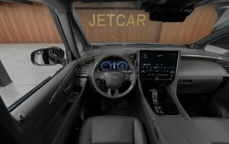 Toyota Alphard, 2023 год, 14 290 000 рублей, 16 фотография