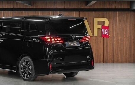 Toyota Alphard, 2023 год, 14 290 000 рублей, 9 фотография