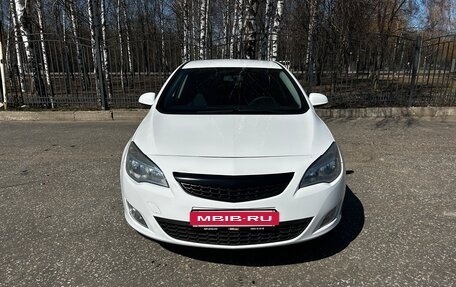 Opel Astra J, 2011 год, 700 000 рублей, 2 фотография