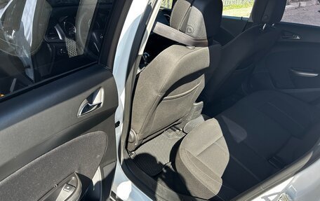 Opel Astra J, 2011 год, 700 000 рублей, 11 фотография