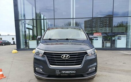 Hyundai H-1 II рестайлинг, 2019 год, 2 560 000 рублей, 2 фотография