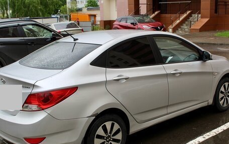 Hyundai Solaris II рестайлинг, 2013 год, 900 000 рублей, 4 фотография