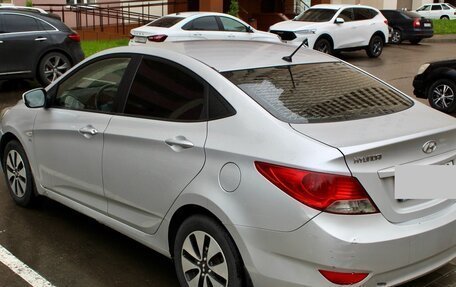 Hyundai Solaris II рестайлинг, 2013 год, 900 000 рублей, 2 фотография