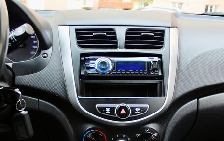Hyundai Solaris II рестайлинг, 2013 год, 900 000 рублей, 8 фотография