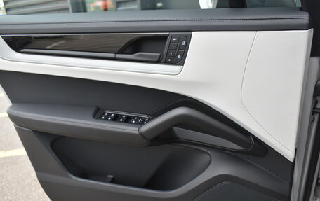 Porsche Cayenne III, 2024 год, 19 800 000 рублей, 28 фотография