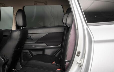 Mitsubishi Outlander III рестайлинг 3, 2019 год, 2 295 000 рублей, 11 фотография