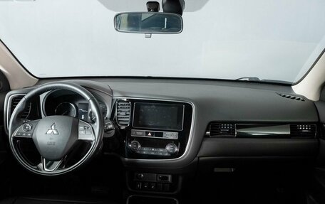 Mitsubishi Outlander III рестайлинг 3, 2019 год, 2 295 000 рублей, 9 фотография