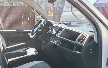 Volkswagen Caravelle T6 рестайлинг, 2017 год, 2 550 000 рублей, 6 фотография