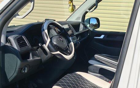 Volkswagen Caravelle T6 рестайлинг, 2017 год, 2 550 000 рублей, 4 фотография