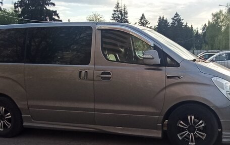 Hyundai H-1 II рестайлинг, 2011 год, 1 800 000 рублей, 4 фотография