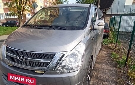 Hyundai H-1 II рестайлинг, 2011 год, 1 800 000 рублей, 2 фотография