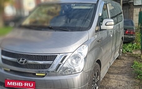 Hyundai H-1 II рестайлинг, 2011 год, 1 800 000 рублей, 11 фотография