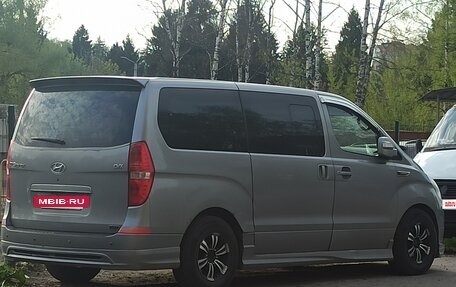 Hyundai H-1 II рестайлинг, 2011 год, 1 800 000 рублей, 3 фотография