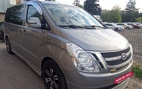 Hyundai H-1 II рестайлинг, 2011 год, 1 800 000 рублей, 12 фотография