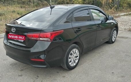Hyundai Solaris II рестайлинг, 2017 год, 950 000 рублей, 2 фотография