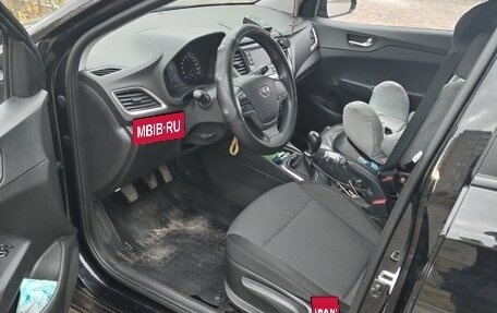 Hyundai Solaris II рестайлинг, 2017 год, 950 000 рублей, 5 фотография