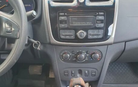 Renault Logan II, 2015 год, 786 000 рублей, 20 фотография