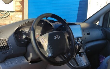 Hyundai H-1 II рестайлинг, 2013 год, 2 500 000 рублей, 4 фотография
