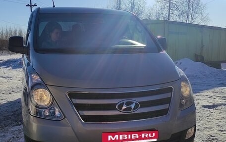 Hyundai H-1 II рестайлинг, 2013 год, 2 500 000 рублей, 3 фотография