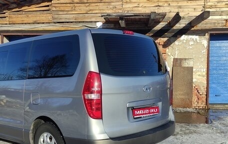 Hyundai H-1 II рестайлинг, 2013 год, 2 500 000 рублей, 1 фотография