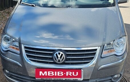 Volkswagen Touran III, 2007 год, 650 000 рублей, 3 фотография