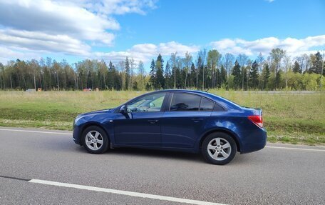 Chevrolet Cruze II, 2010 год, 700 000 рублей, 6 фотография