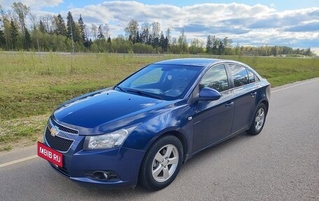 Chevrolet Cruze II, 2010 год, 700 000 рублей, 3 фотография