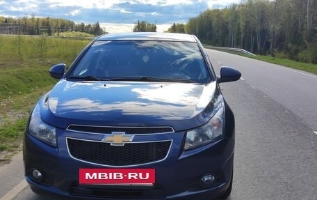 Chevrolet Cruze II, 2010 год, 700 000 рублей, 2 фотография