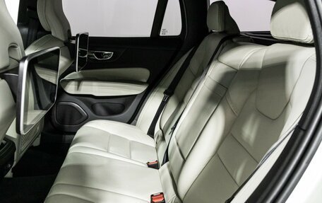 Volvo V60 Cross Country II, 2019 год, 3 249 700 рублей, 10 фотография