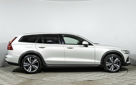 Volvo V60 Cross Country II, 2019 год, 3 249 700 рублей, 4 фотография