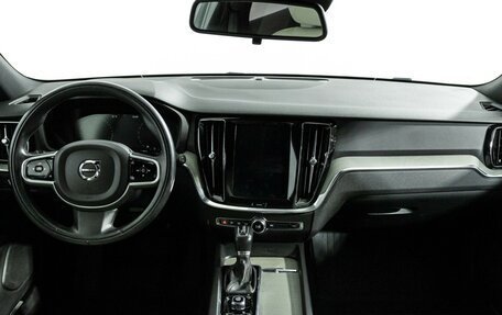 Volvo V60 Cross Country II, 2019 год, 3 249 700 рублей, 13 фотография