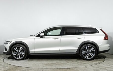 Volvo V60 Cross Country II, 2019 год, 3 249 700 рублей, 8 фотография