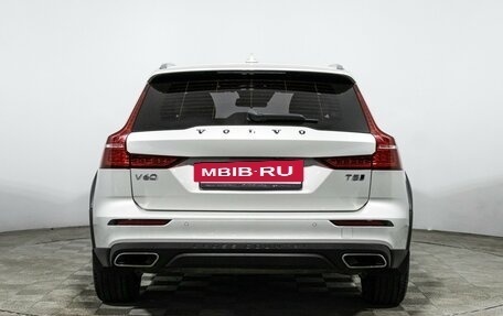 Volvo V60 Cross Country II, 2019 год, 3 249 700 рублей, 6 фотография