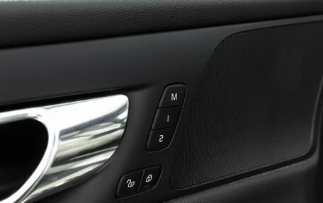 Volvo V60 Cross Country II, 2019 год, 3 249 700 рублей, 17 фотография