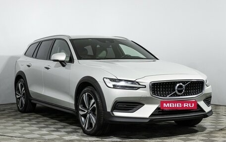 Volvo V60 Cross Country II, 2019 год, 3 249 700 рублей, 3 фотография