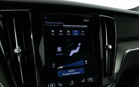 Volvo V60 Cross Country II, 2019 год, 3 249 700 рублей, 21 фотография
