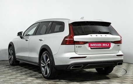 Volvo V60 Cross Country II, 2019 год, 3 249 700 рублей, 7 фотография