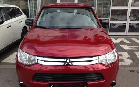 Mitsubishi Outlander III рестайлинг 3, 2014 год, 1 490 000 рублей, 2 фотография
