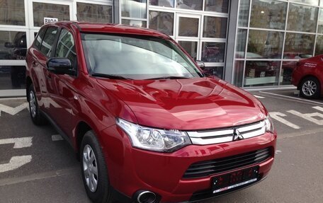 Mitsubishi Outlander III рестайлинг 3, 2014 год, 1 490 000 рублей, 3 фотография