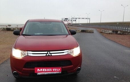Mitsubishi Outlander III рестайлинг 3, 2014 год, 1 490 000 рублей, 4 фотография