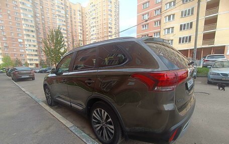 Mitsubishi Outlander III рестайлинг 3, 2019 год, 2 220 000 рублей, 4 фотография