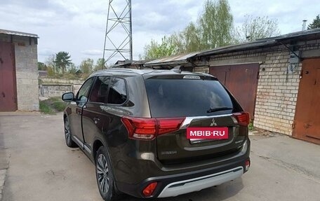 Mitsubishi Outlander III рестайлинг 3, 2019 год, 2 220 000 рублей, 14 фотография