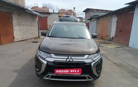 Mitsubishi Outlander III рестайлинг 3, 2019 год, 2 220 000 рублей, 11 фотография