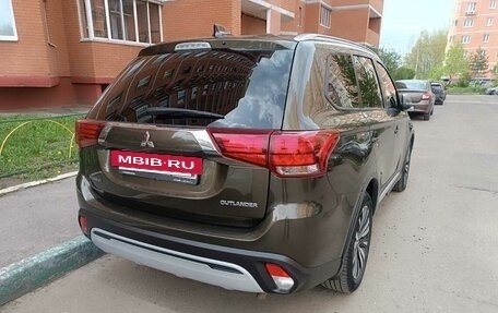 Mitsubishi Outlander III рестайлинг 3, 2019 год, 2 220 000 рублей, 12 фотография