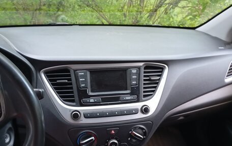 Hyundai Solaris II рестайлинг, 2018 год, 1 350 000 рублей, 7 фотография