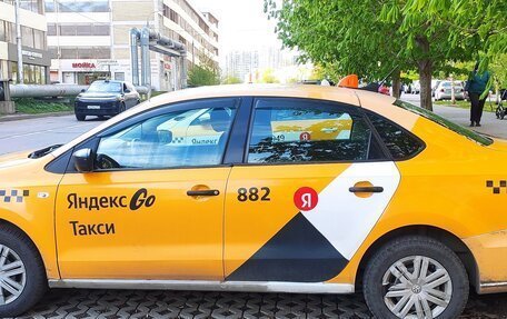 Volkswagen Polo VI (EU Market), 2019 год, 800 000 рублей, 2 фотография