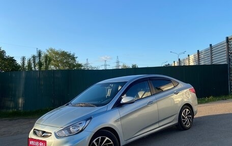 Hyundai Solaris II рестайлинг, 2011 год, 800 000 рублей, 6 фотография