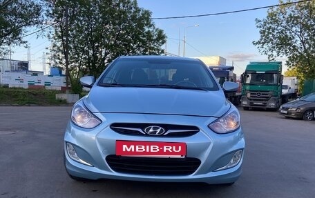 Hyundai Solaris II рестайлинг, 2011 год, 800 000 рублей, 3 фотография